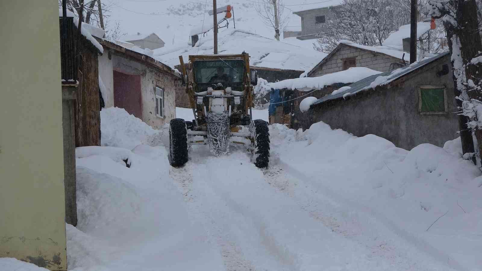 Muş’ta 115 köy yolu kardan kapandı #mus