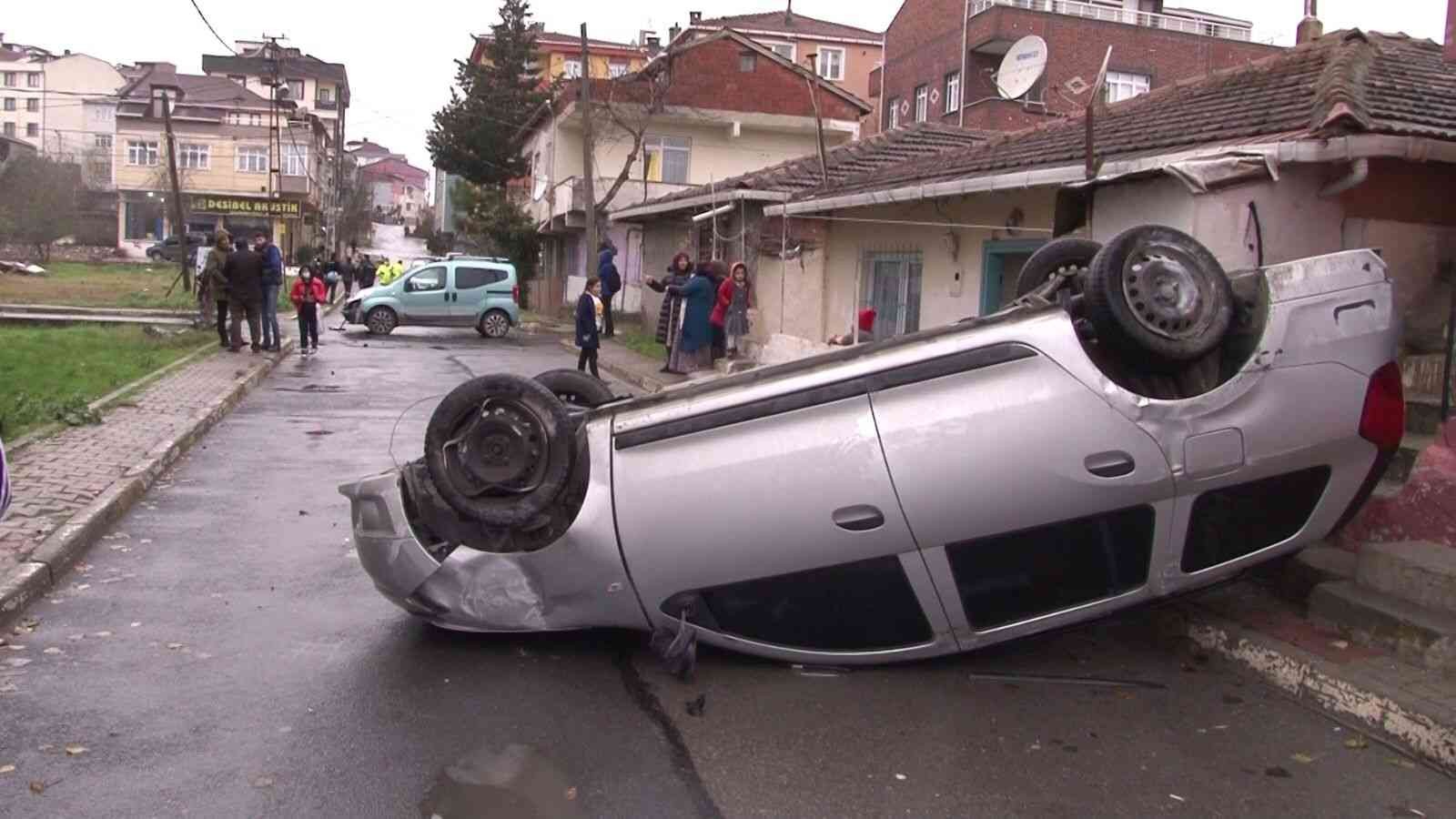 Sancaktepe’de kaza yapan otomobil takla attı, 1 kişi yaralandı #istanbul