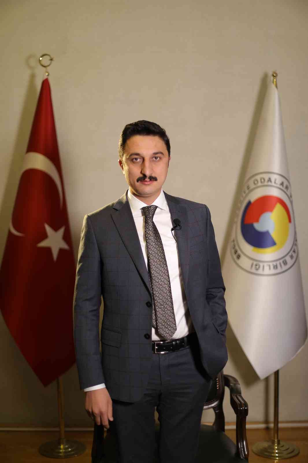 Başkan Alibeyoğlu, “Bizler, vatanı, bayrağı ve ezanı için can vermeyi esaret altında zelilce yaşamaktan daha değerli görürüz” #kars