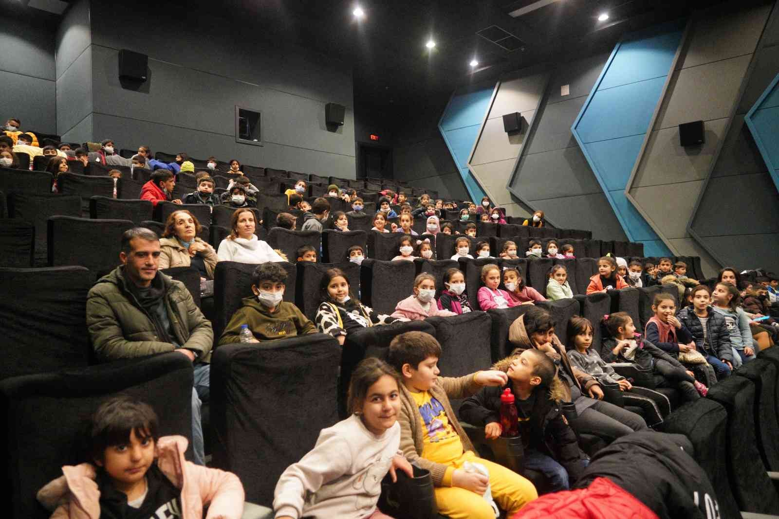 Diyarbakır’da 1 yılda 8 bin 640 öğrenci sinema keyfi yaşadı #diyarbakir