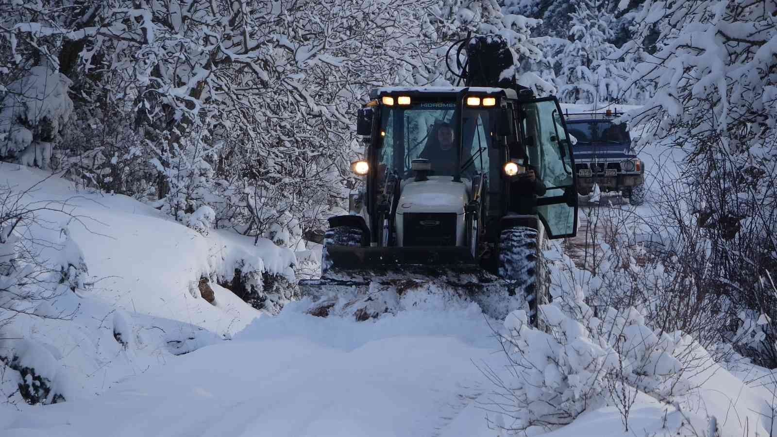 Beyaza bürünen köy yollarında kar mücadelesi #kastamonu