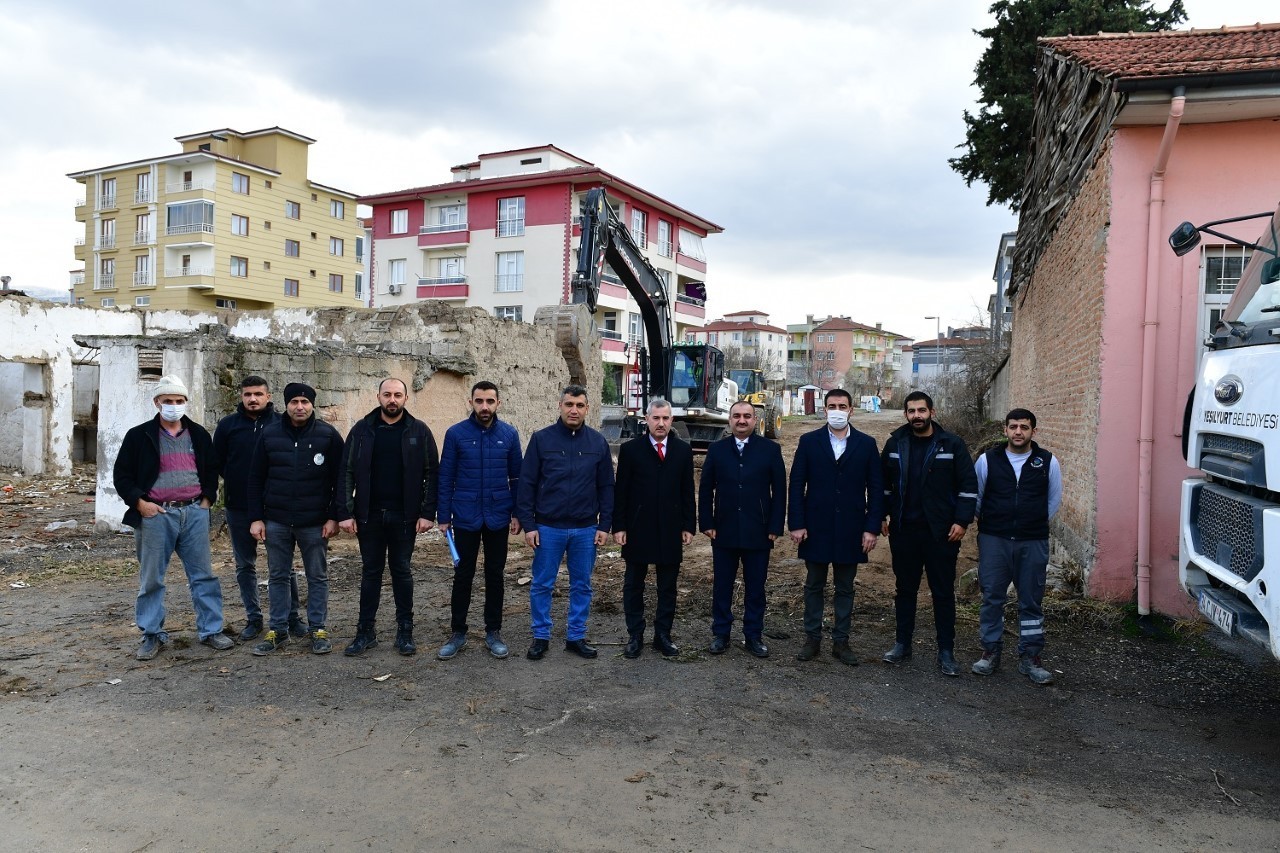 Başkan Çınar, metruk evin yıkımı ve yol açma çalışmalarını inceledi #malatya