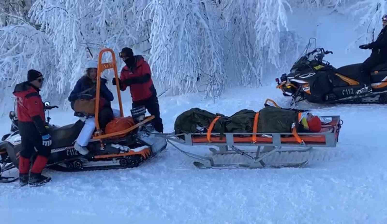 Kayak yaparken düşen vatandaş paletli kızak ile kurtarıldı #kocaeli