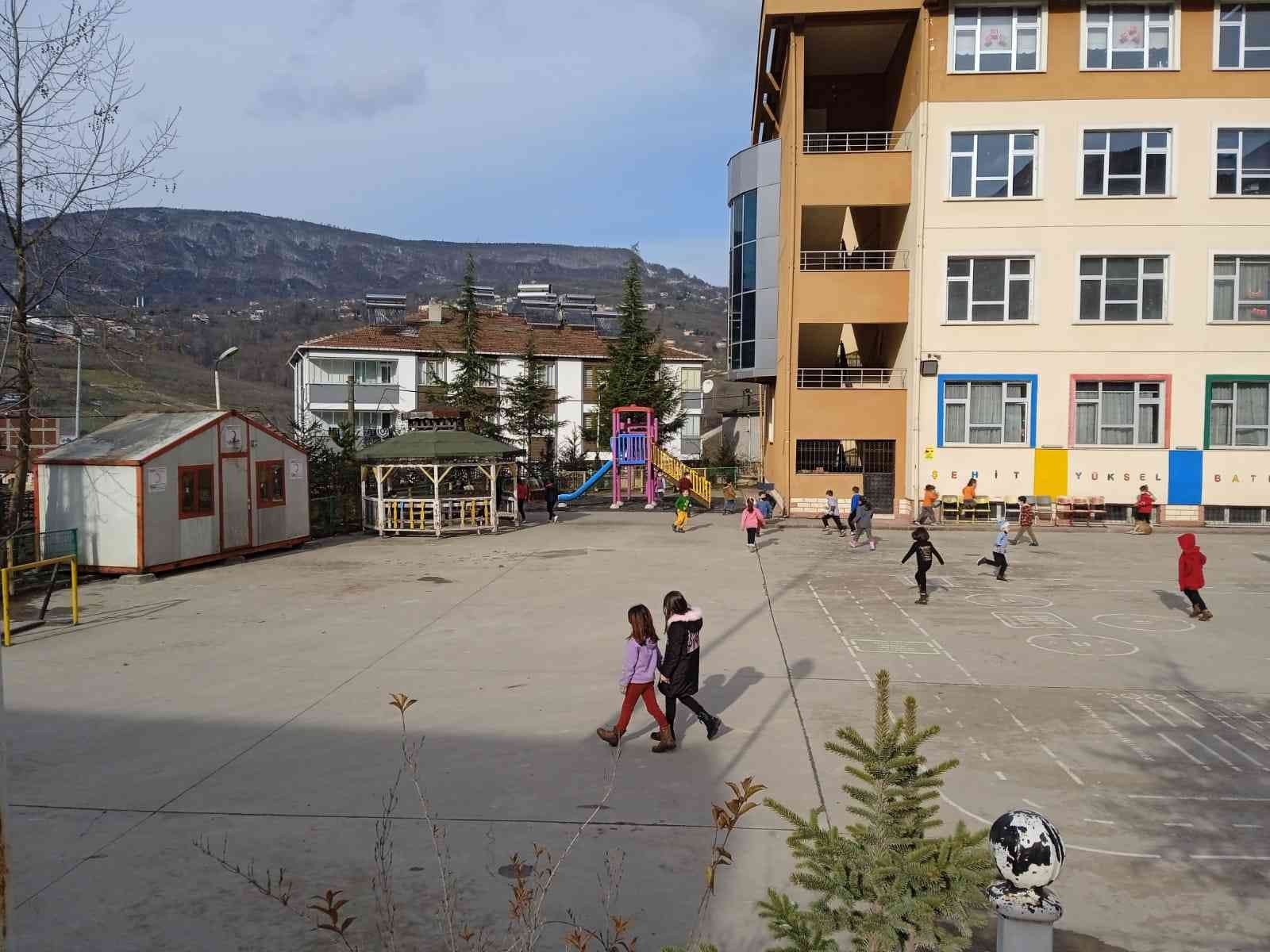 Türk Kızılay, ilkokul öğrencilerine prefabrik kantin desteğinde bulundu #ordu