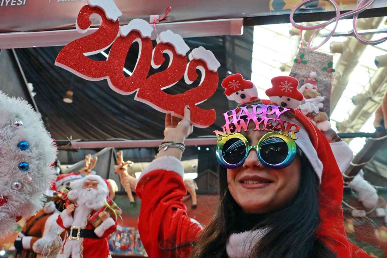 Antalya’da erken yeni yıl kutlamaları renkli görüntülere sahne oldu #antalya