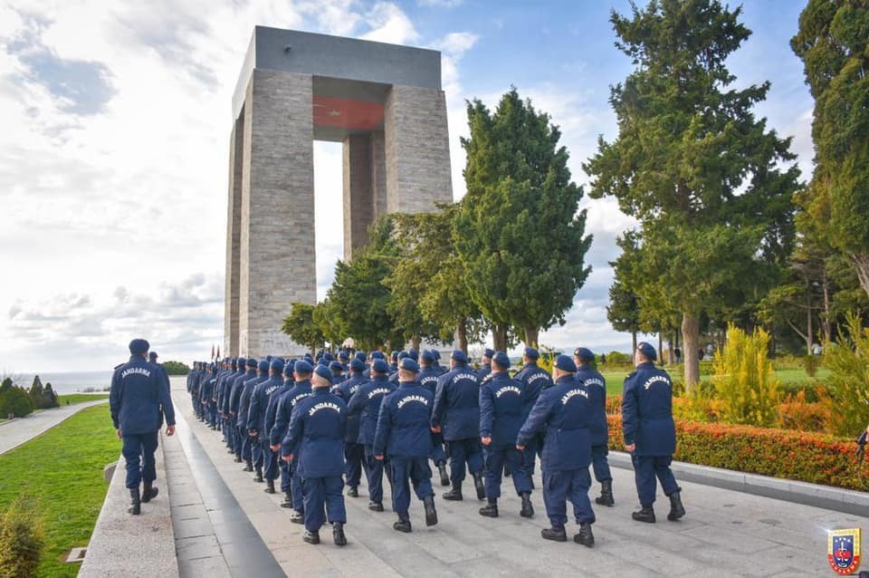 Jandarma yedek subay adayları, Çanakkale’de tarihi şehitlikleri ziyaret etti