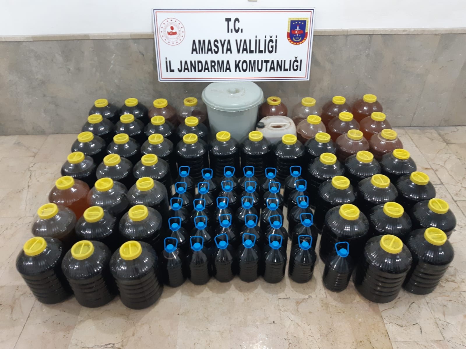 Amasya’da bin 200 litre kaçak içki ele geçirildi