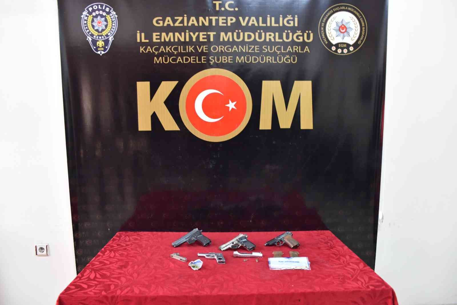 Silah kaçakçılarına operasyon: 3 şüpheli yakalandı #gaziantep