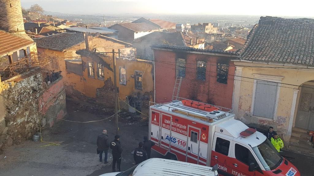 İzmir’deki yangın faciasında 3 kardeş can verdi #izmir
