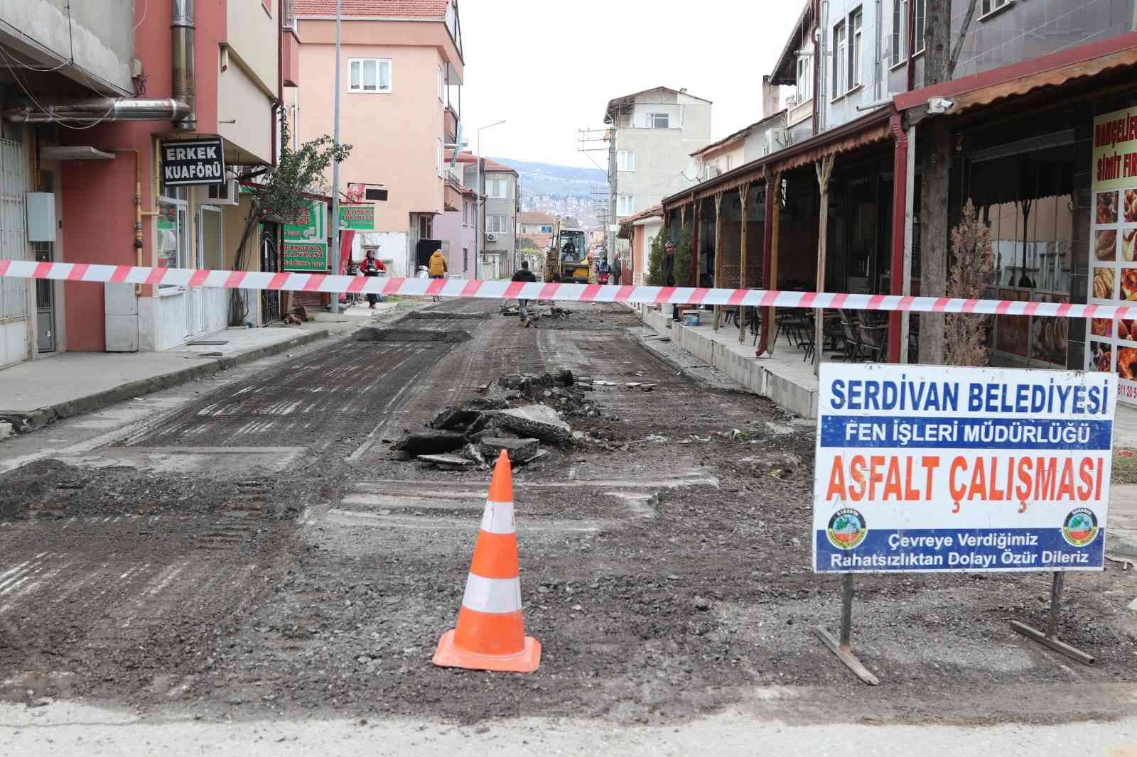 Serdivan’da sokaklar sıcak asfaltla yenileniyor #sakarya
