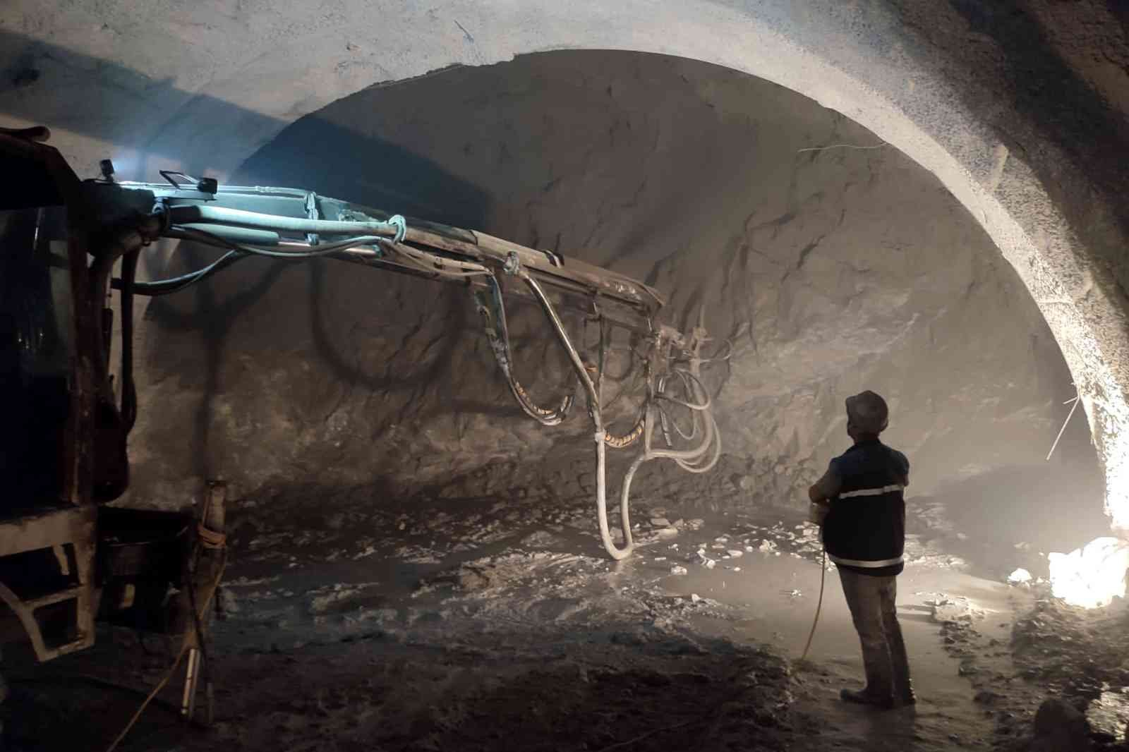 Yeni Zigana Tünelinde ışığa 90 metre kaldı #gumushane