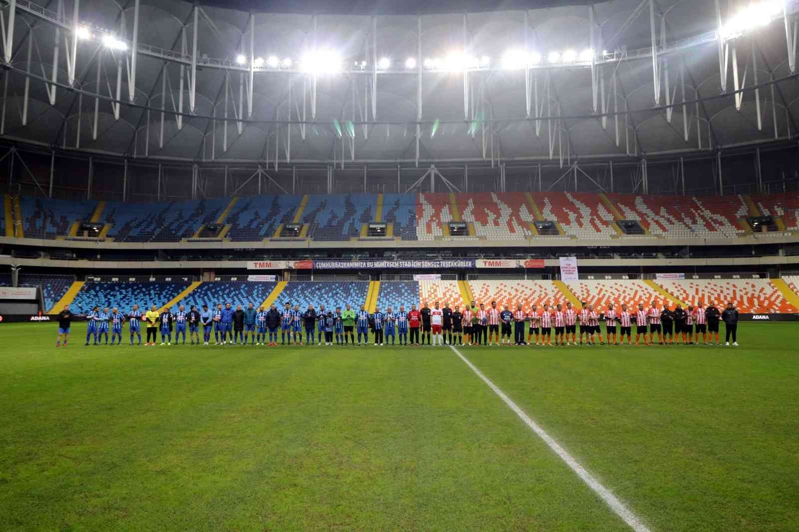 Adanaspor ve Adana Demirspor’un eski futbolcuları ’Şöhretler Karması’ maçında karşılaştı #adana