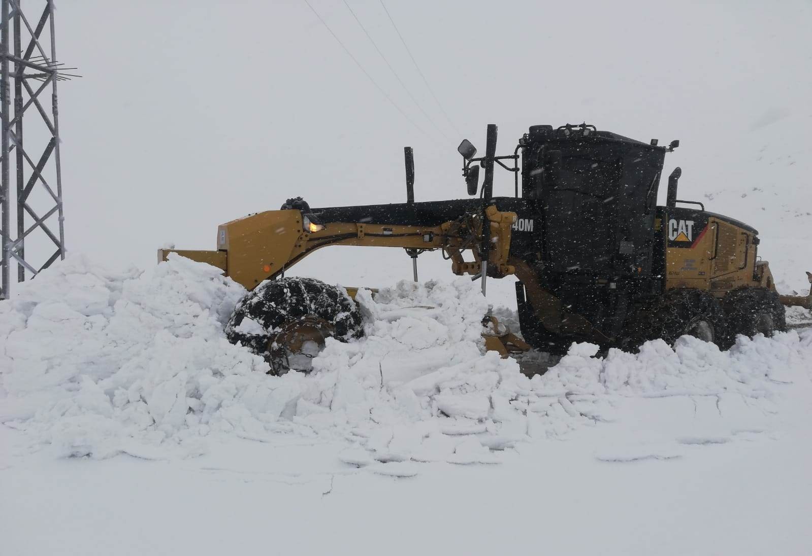 Batman’da kar yağışı nedeniyle kapanan köy yolları ulaşıma açıldı #batman