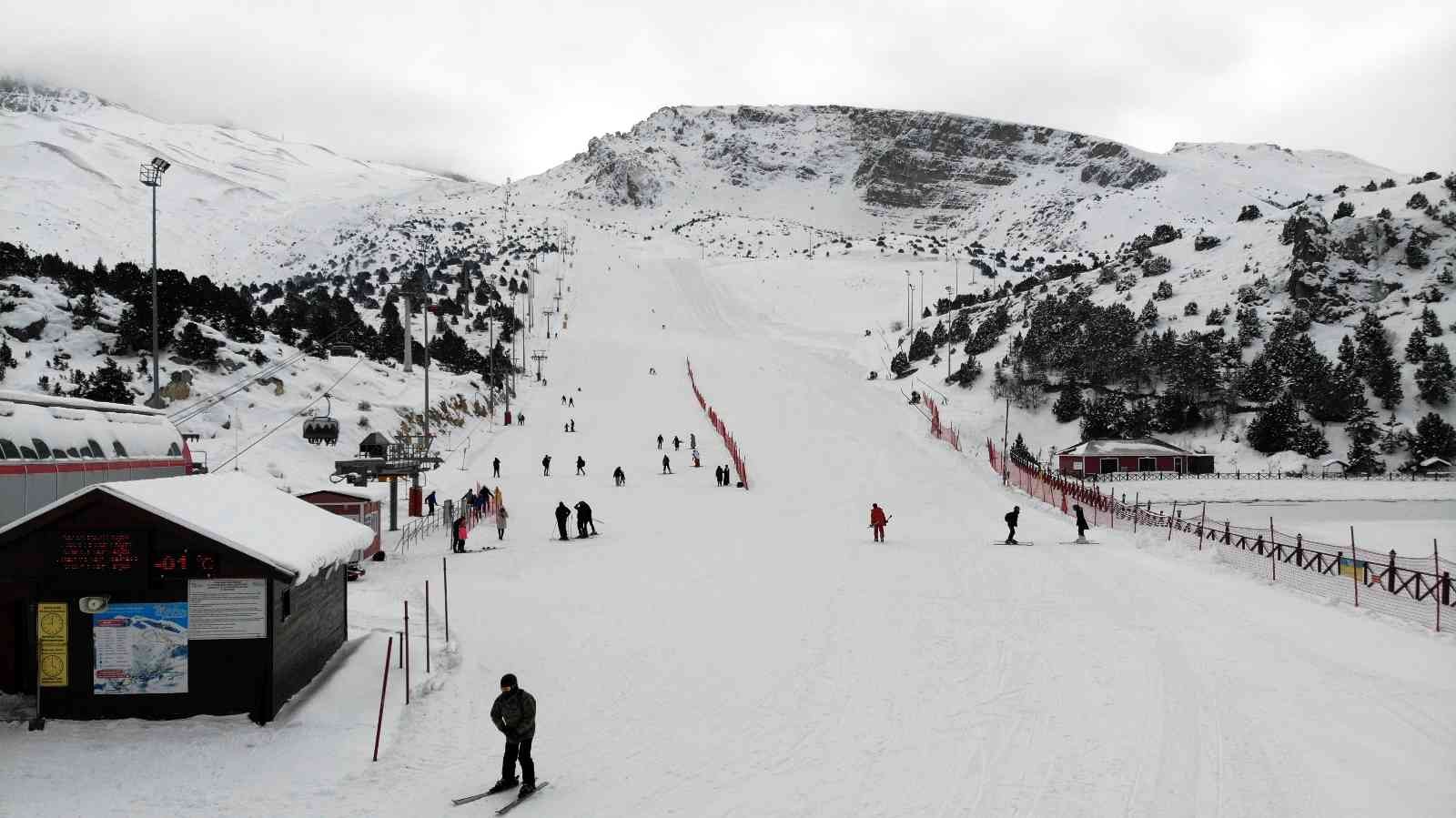 Göl manzaralı Ergan Dağı’nda kayak sezonu başladı #erzincan
