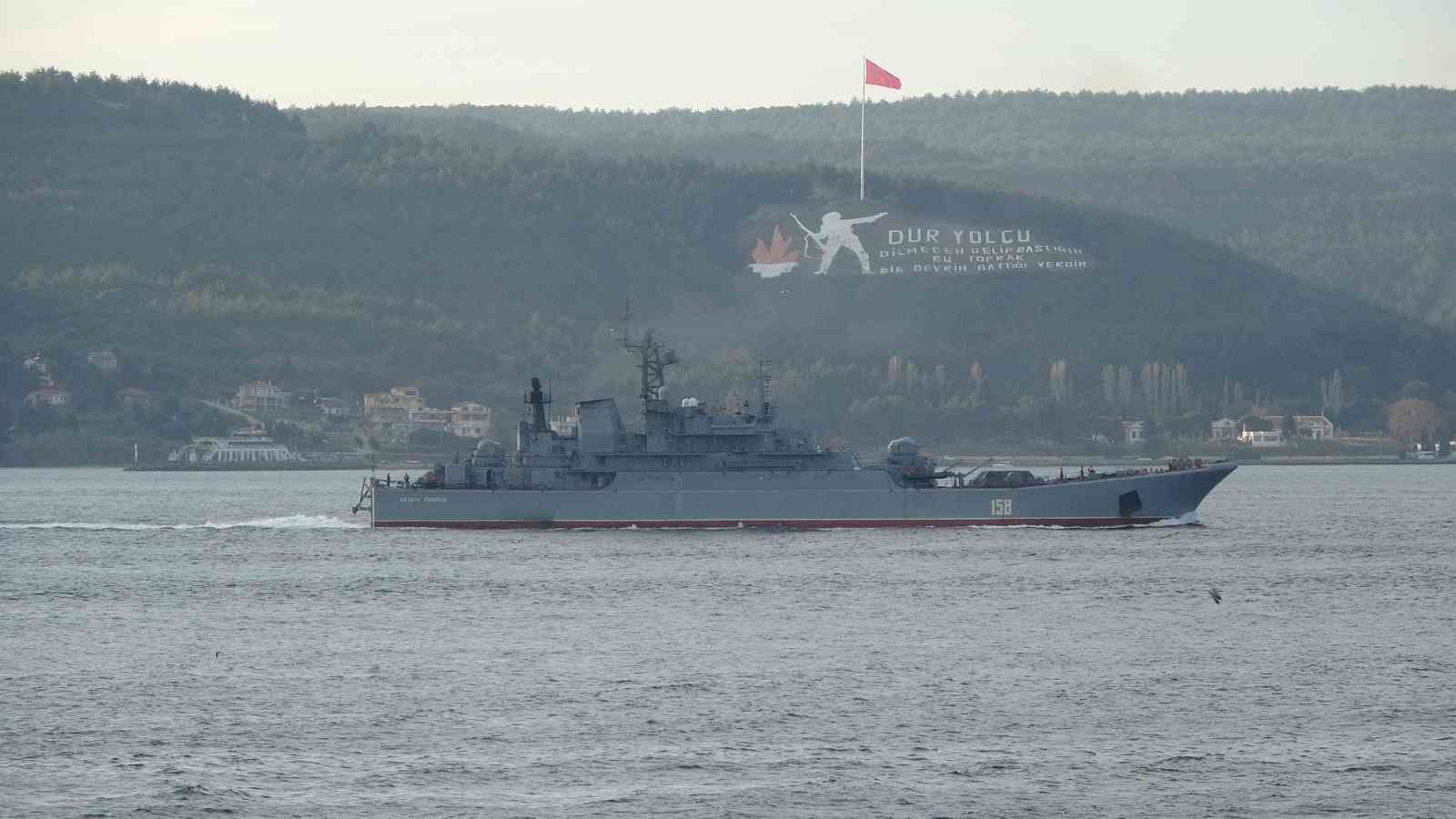 Rus savaş gemisi ’Caesar Kunikov’ Çanakkale Boğazı’ndan geçti #canakkale