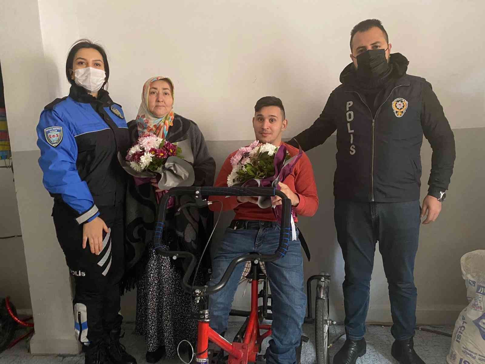 Yürüme engelli kişinin elektrikli bisikletini çalan şüpheli yakalandı #istanbul