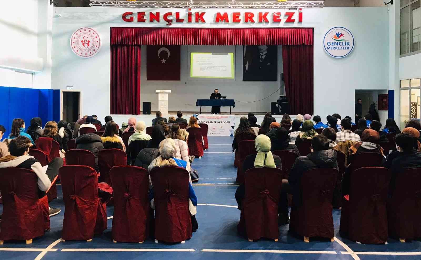 Tecrübeli isimler gençlerle buluştu #duzce