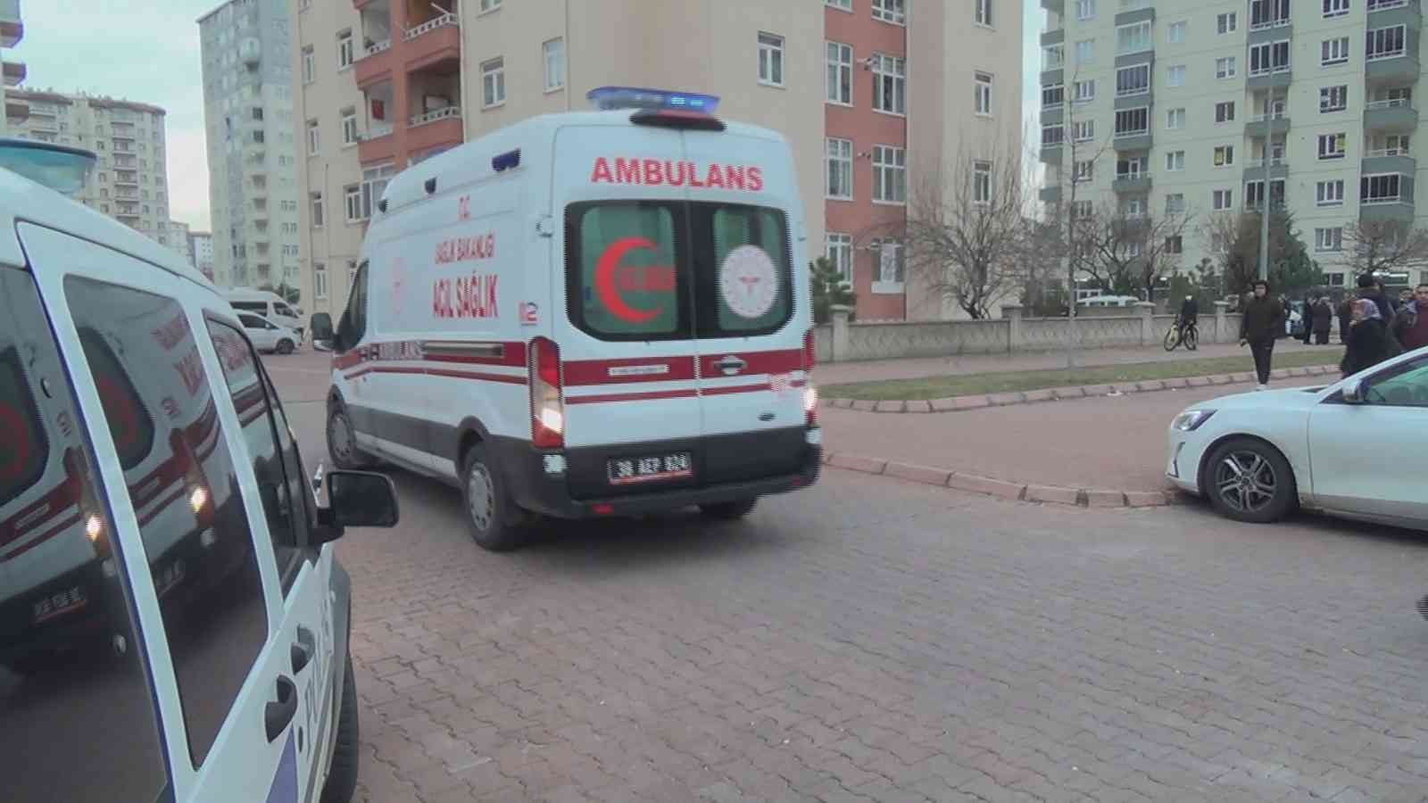 Kayseri’de 7. kattan düşen iki kuzen kız çocuğu hayatını kaybetti #kayseri