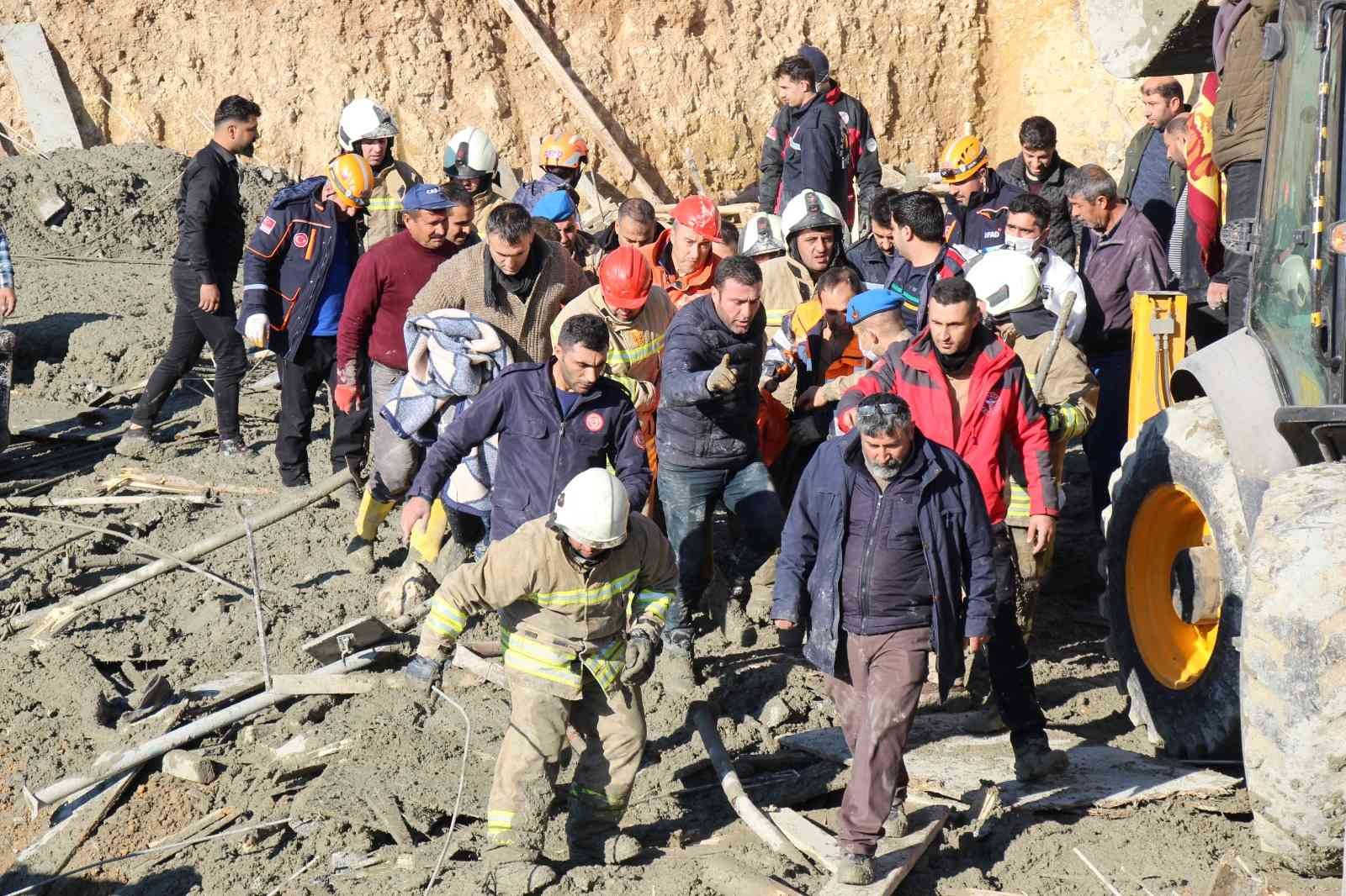 İnşaat halindeki tek katlı yapı çöktü: 1 işçi hayatını kaybetti #mardin