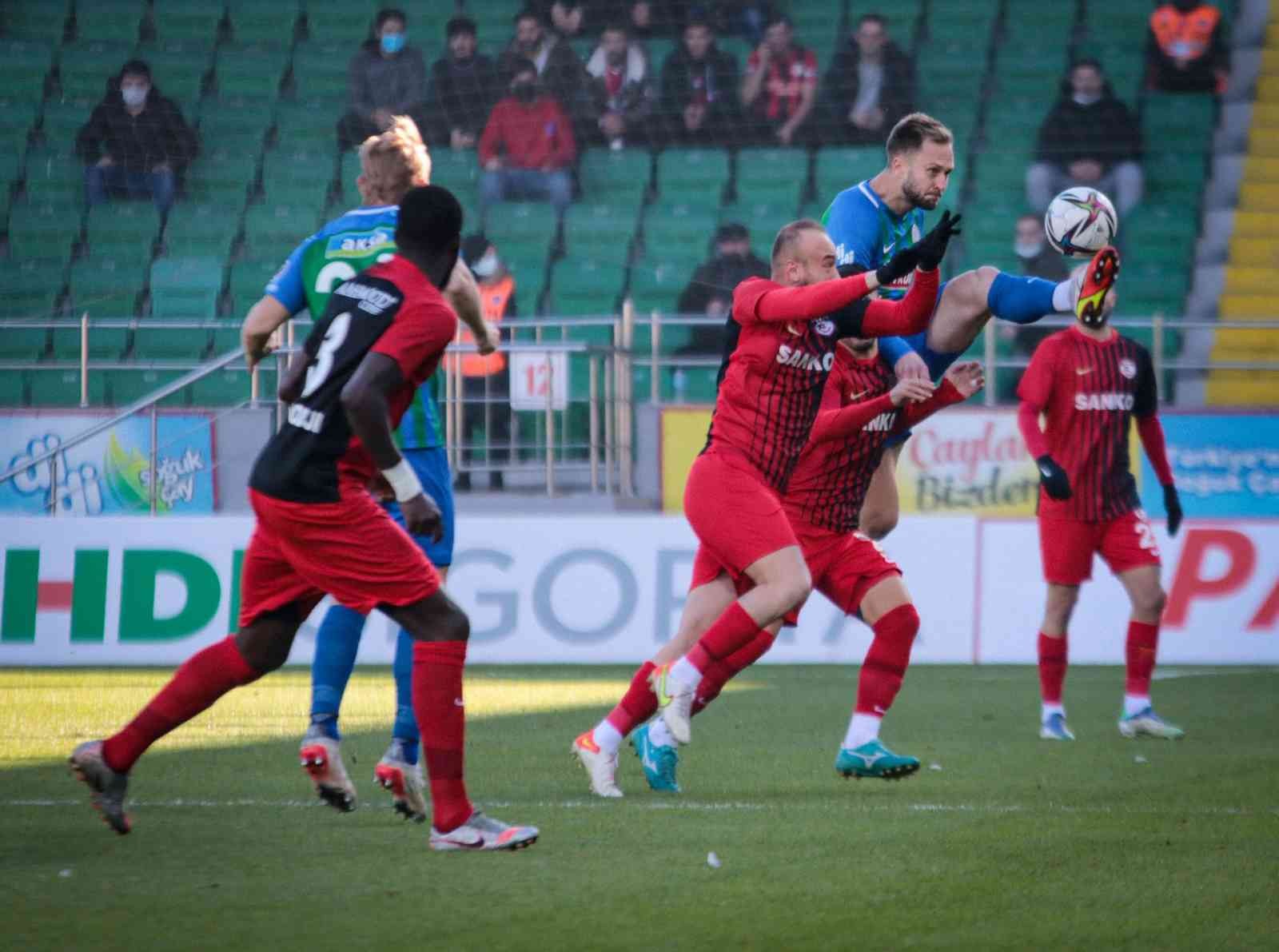 Spor Toto Süper Lig: Çaykur Rizespor: 0 - Gaziantep FK: 1 (İlk yarı) #rize