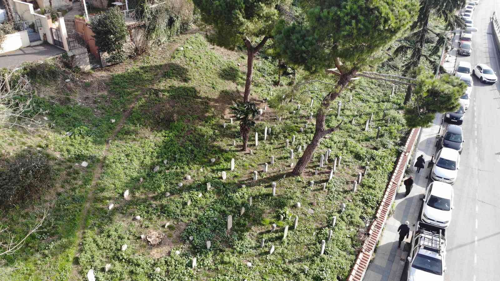 Beykoz’ da tarihi mezarlık definecilerin talanına uğradı #istanbul