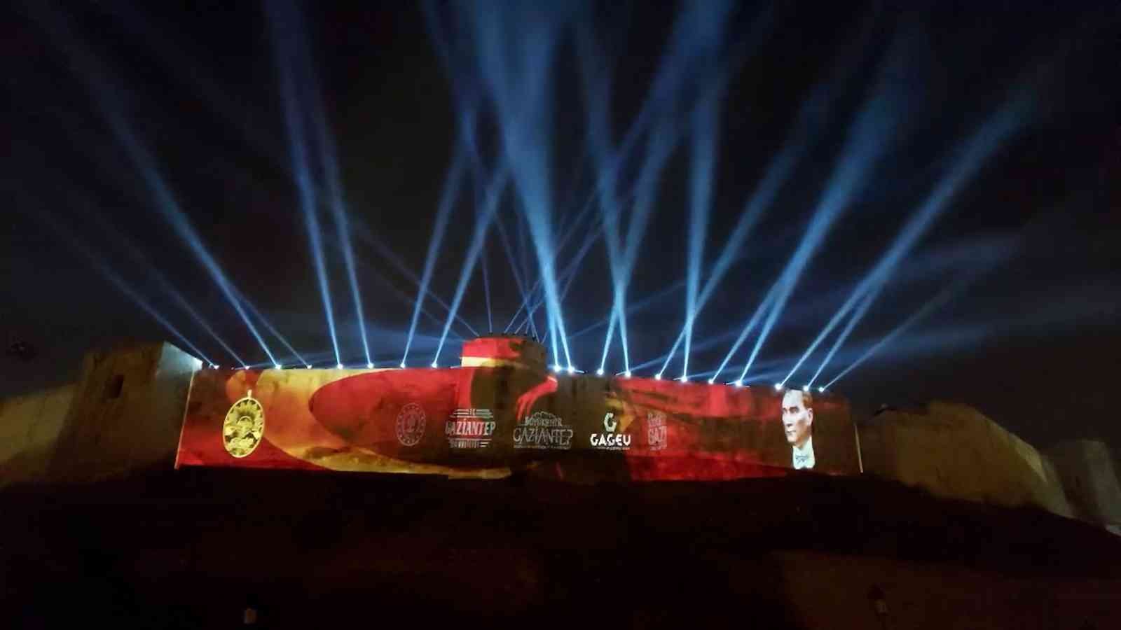 Gaziantep kalesinde 100. yıla özel ses ve ışık gösterisi #gaziantep