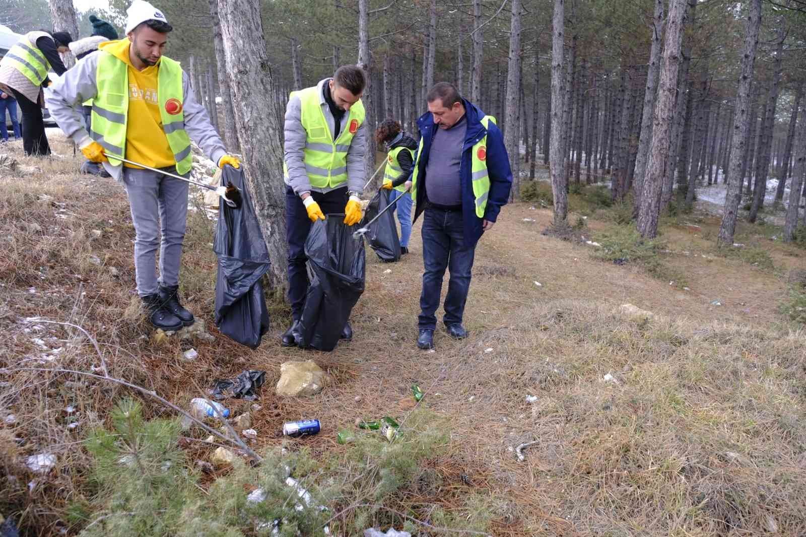 Çevre Gönüllüleri, ormanda çöp topladı #kastamonu