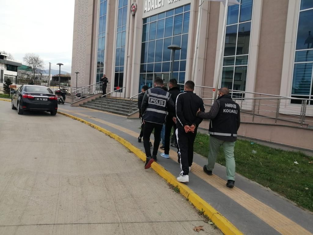 Kocaeli’de uyuşturucu operasyonu: 4 şahıs tutuklandı