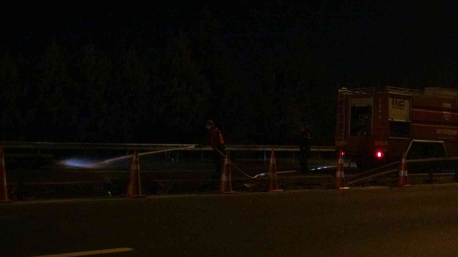 TEM Otoyolu iki tırın çarpıştığı kazanın ardından trafiğe açıldı #kocaeli