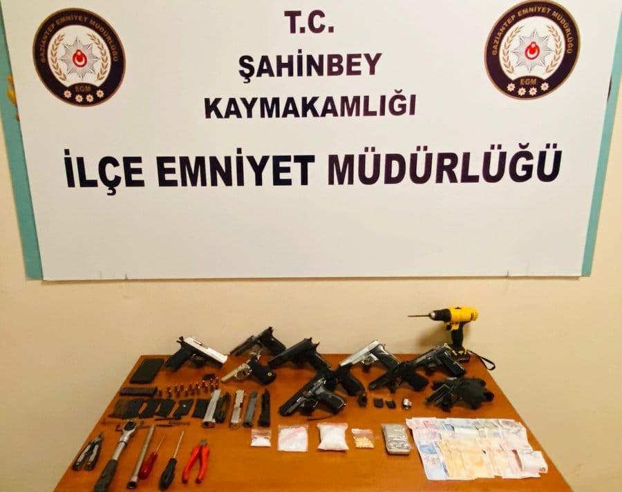 Silah kaçakçılarına operasyon: 25 kişi tutuklandı #gaziantep