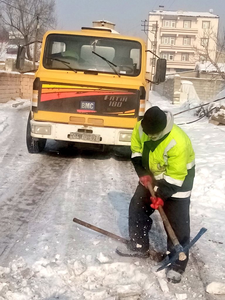 Ağrı Belediyesi eksi 27 derecede çalışmalarını sürdürüyor #agri