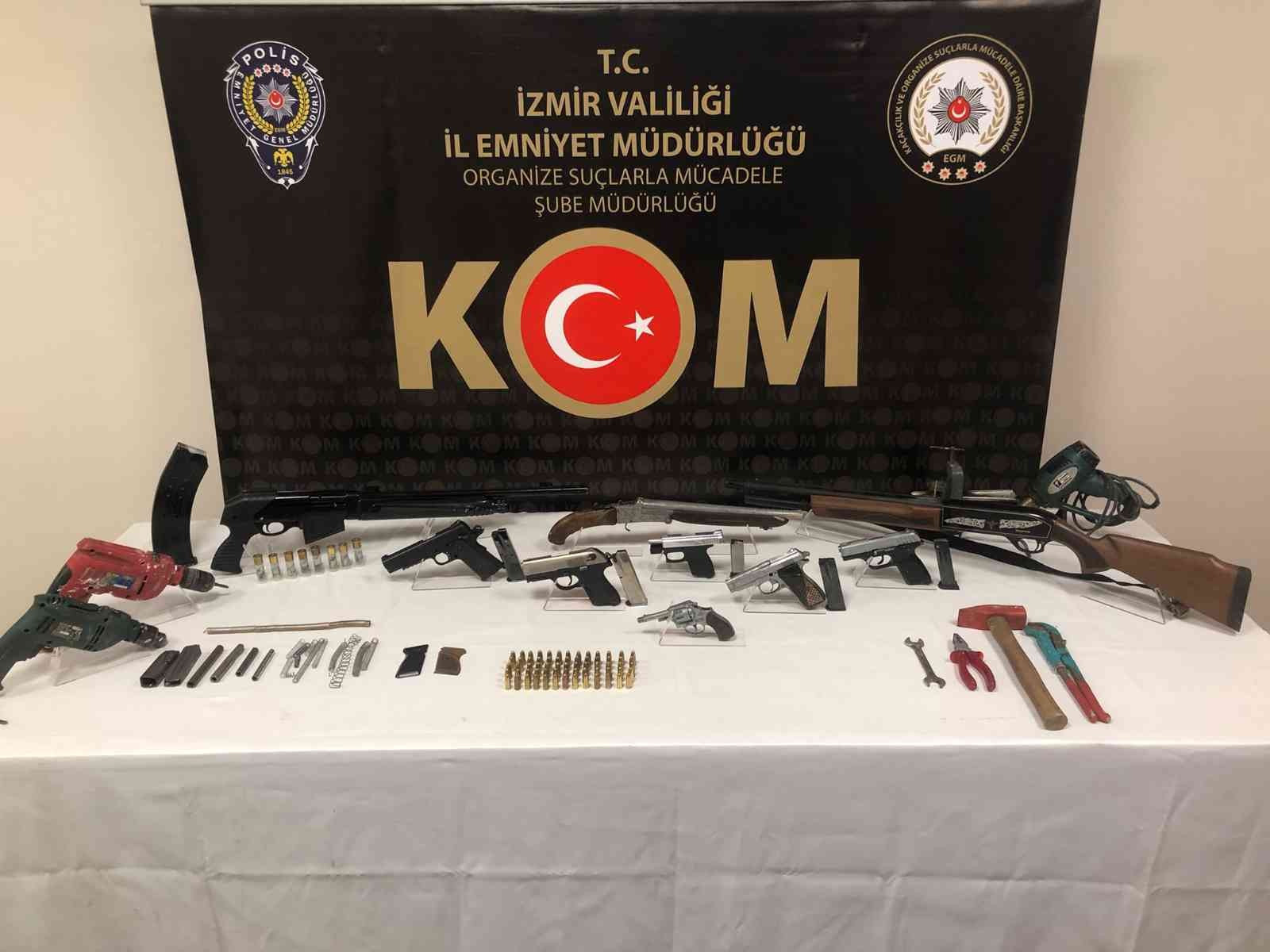 İzmir’de silah kaçakçılığı operasyonu: 4 gözaltı #izmir