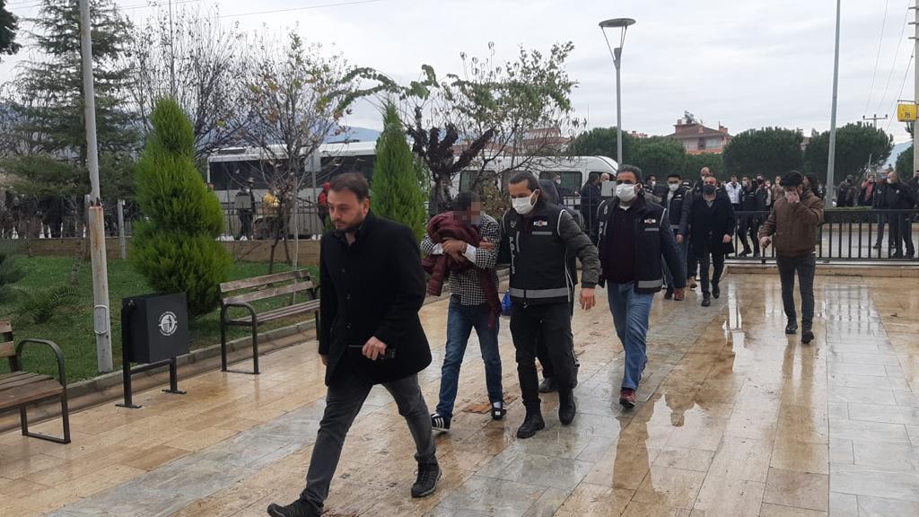 Tırpan operasyonunda İzmir’de 11 tutuklama #izmir