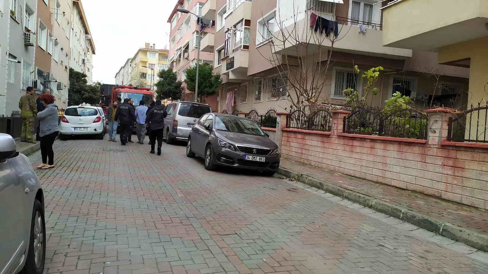 Güngören’de madde bağımlısı şahıs yaşadığı  daireyi ateşe verdi #istanbul