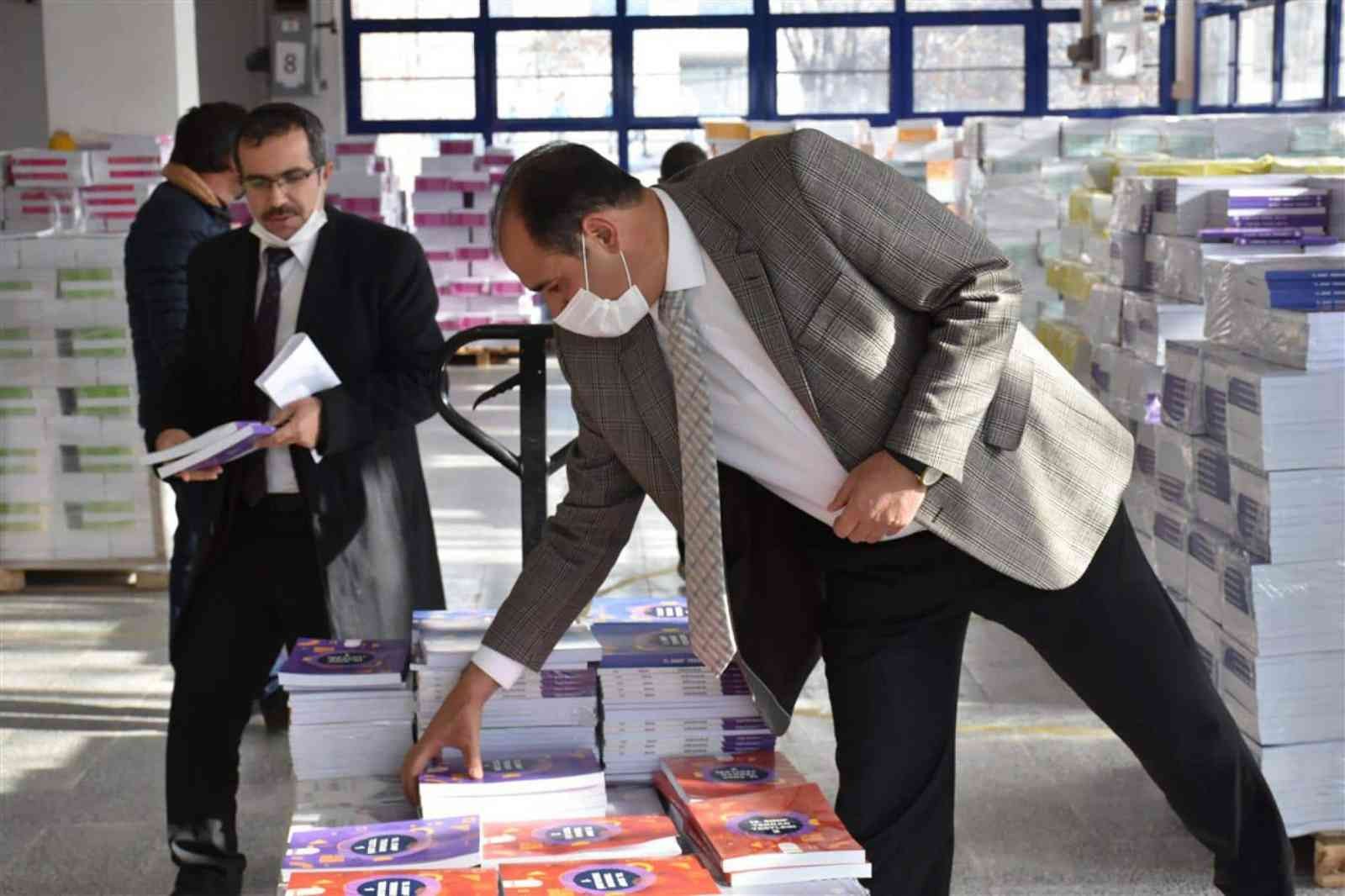 Erzincan’da yardımcı kaynak kitapların dağıtımına başlandı #erzincan