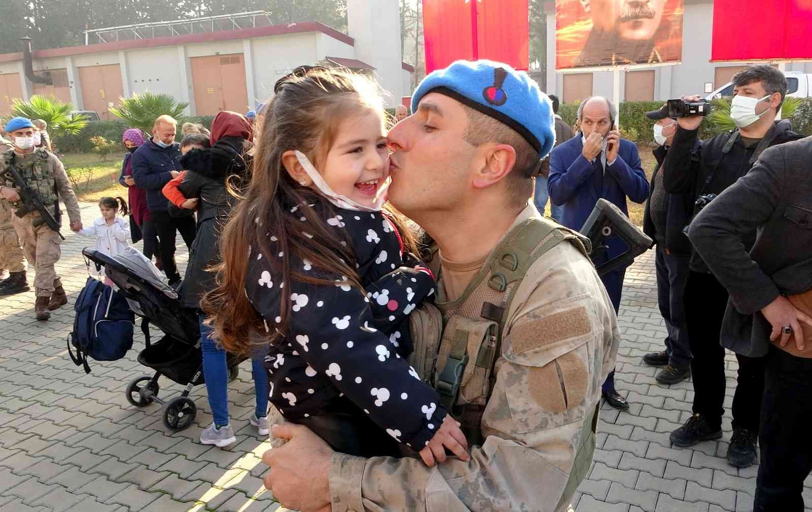 Suriye görevinden dönen komandolar evlatlarını öpücüklere boğdu #osmaniye