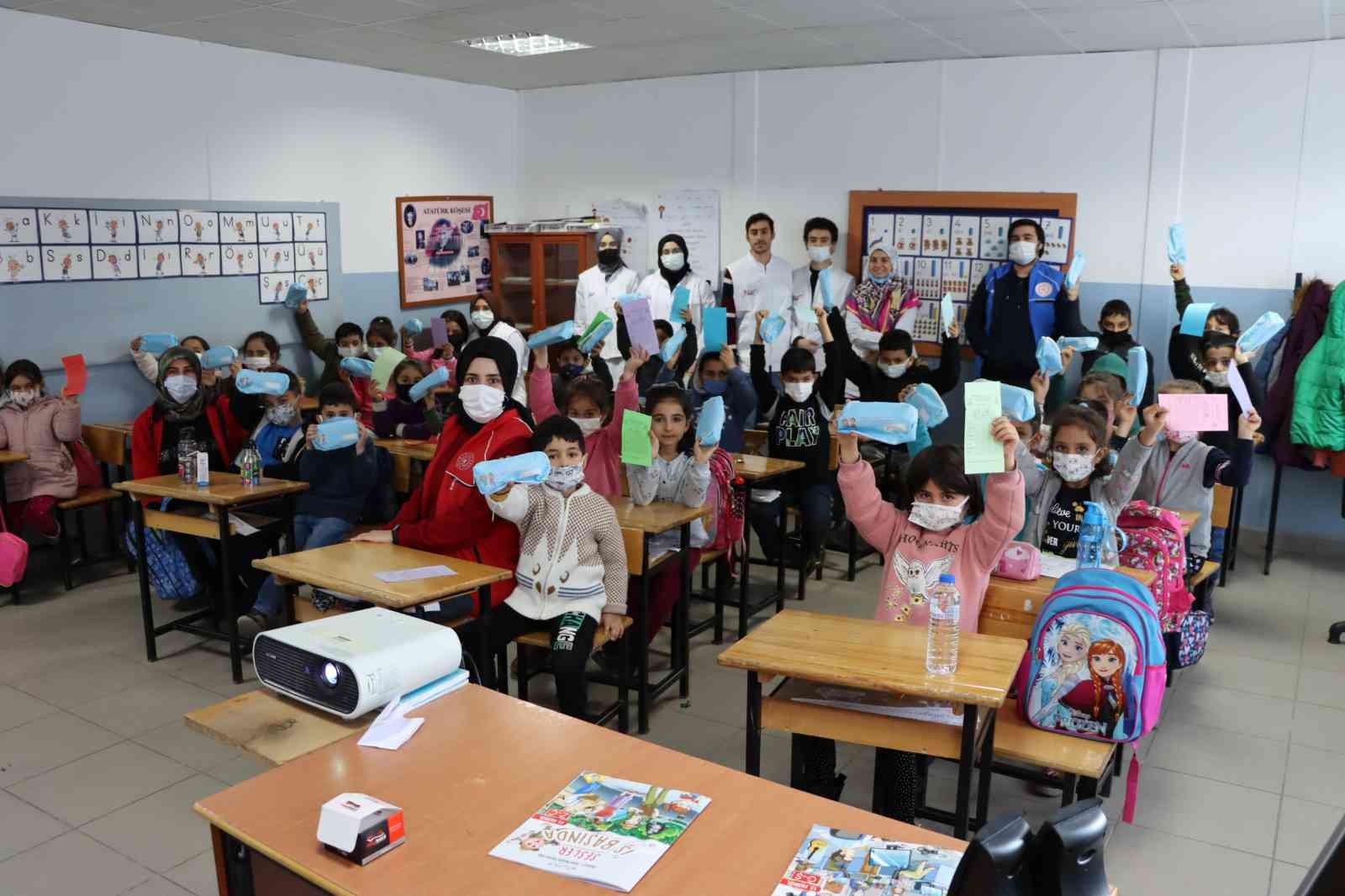 Tıp Fakültesi öğrencilerinden köy okulunda anlamlı etkinlik #erzincan