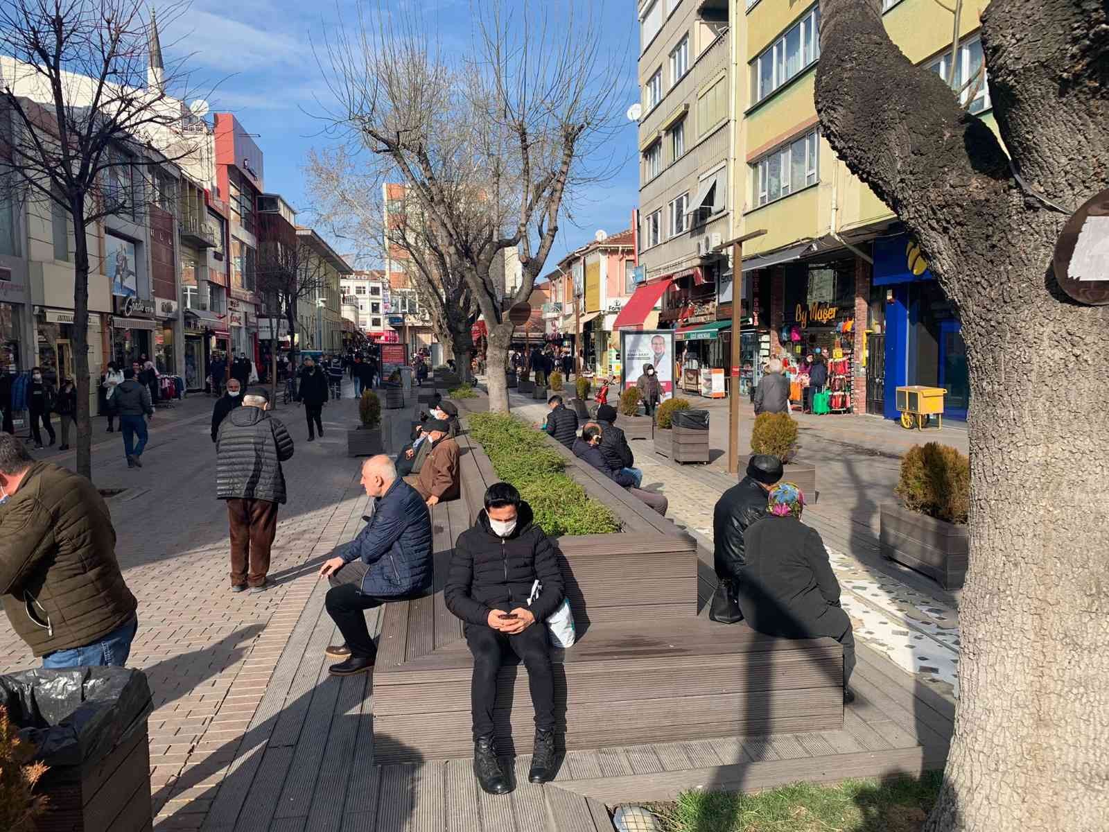 Güneşli havayı gören Eskişehirliler soluğu sokakta aldı #eskisehir