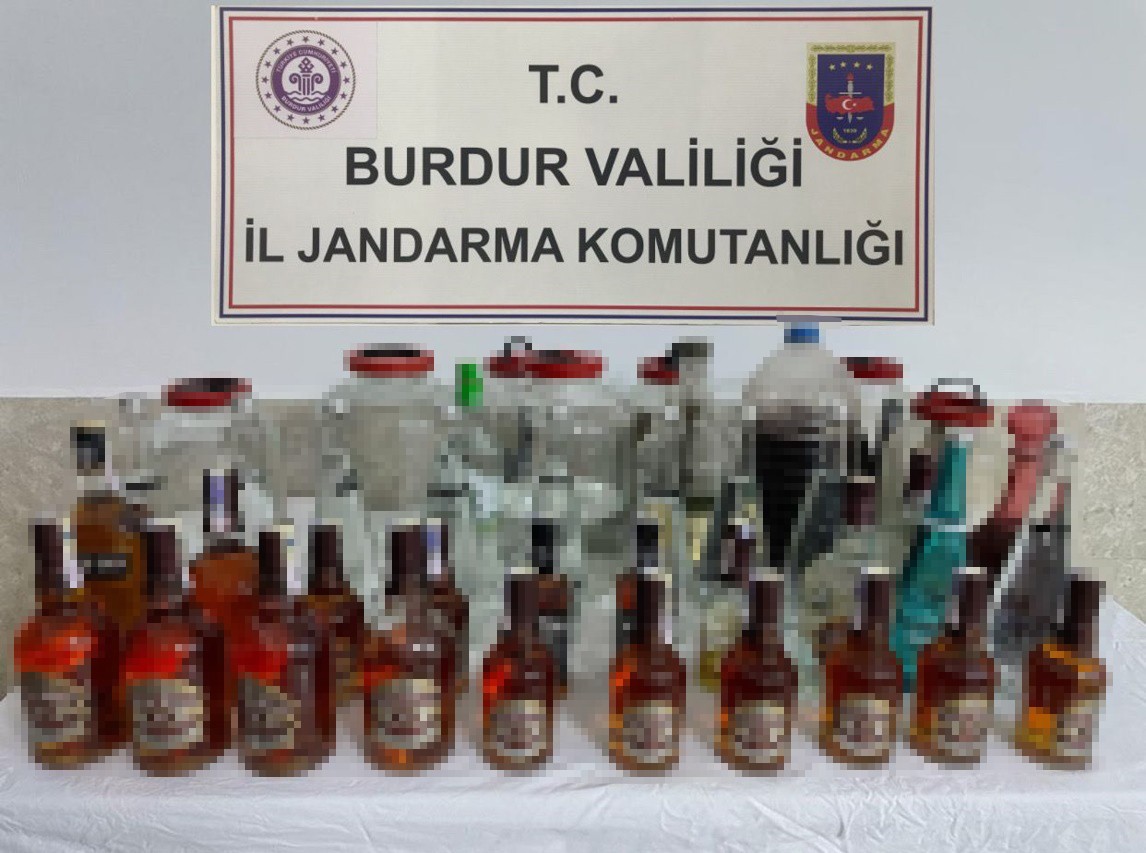 Yılbaşı öncesi sahte alkol üretimine jandarma operasyonu: 2 gözaltı #burdur