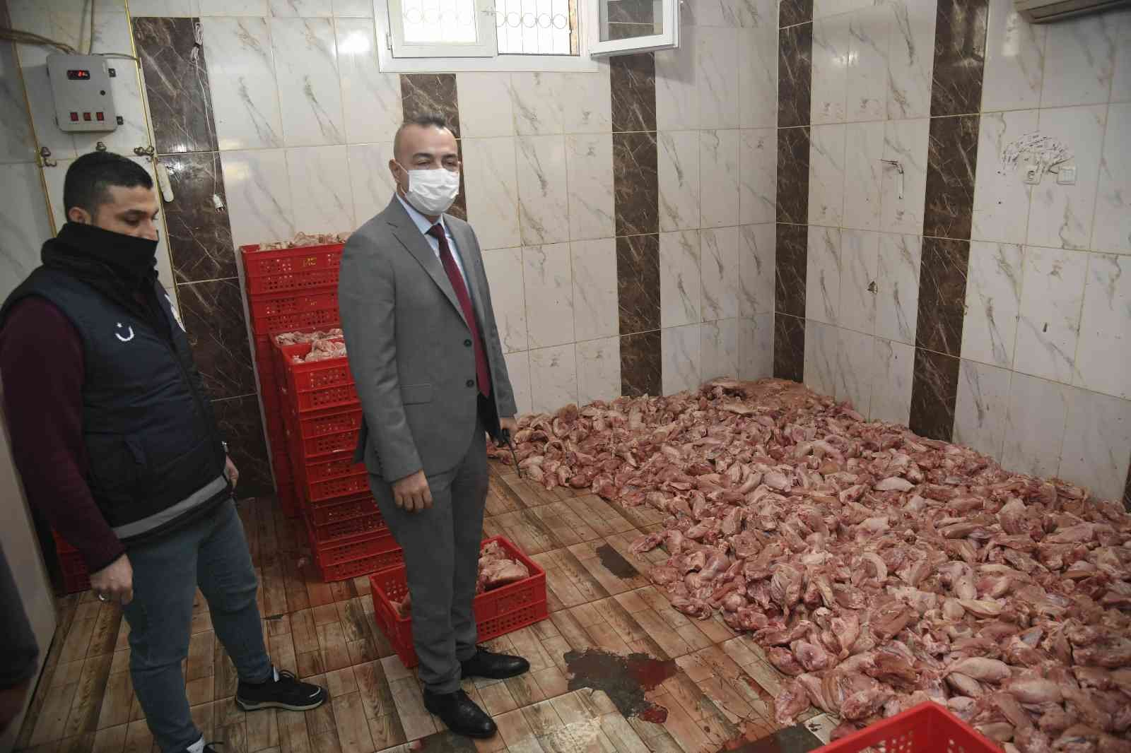 Adana’da 2 ton sağlıksız tavuk etine el konuldu #adana