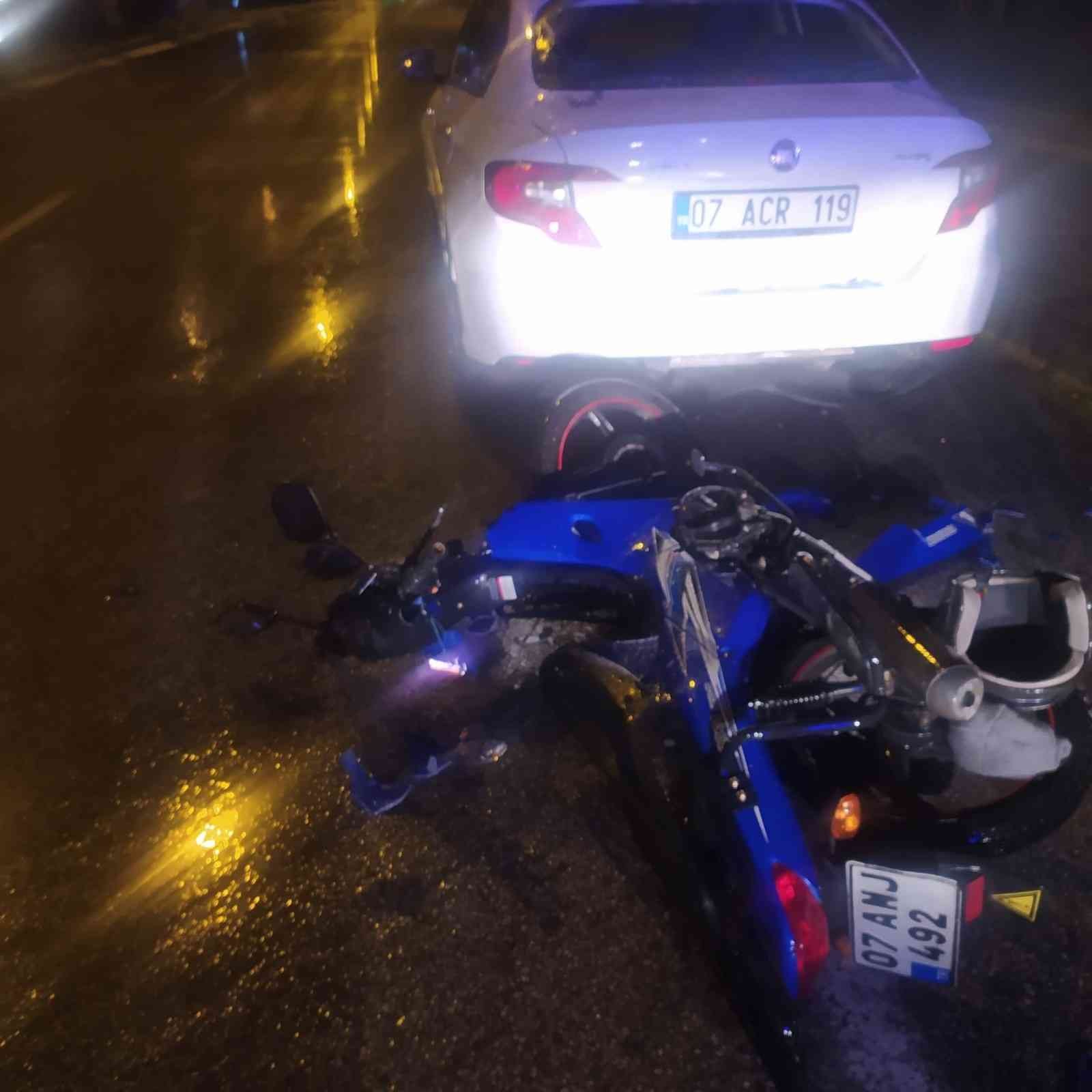 Alkollü motosiklet sürücüsü otomobile çarptı: 1 yaralı #antalya
