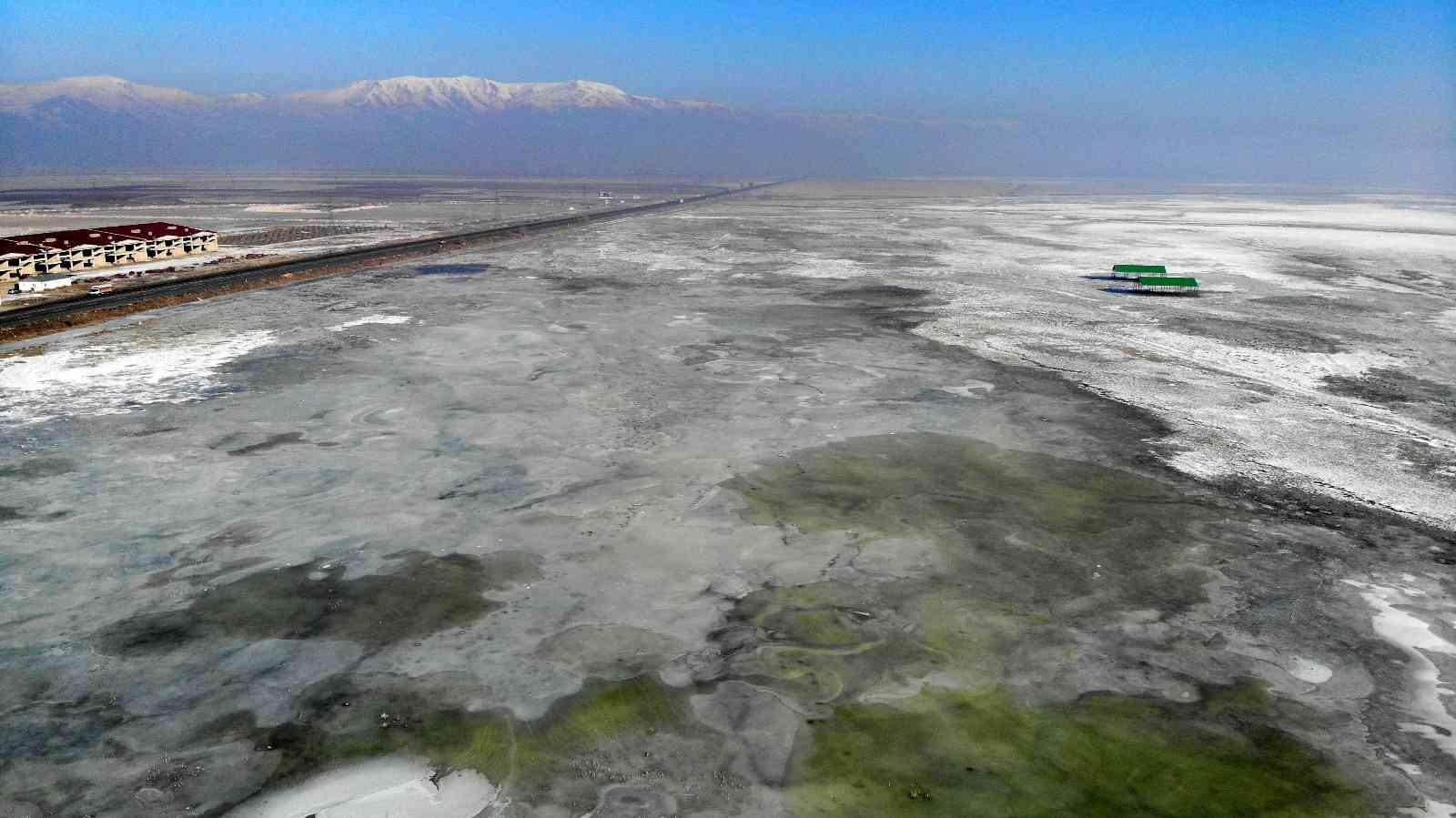 Buzla kaplanan Erzurum Ovası manzarasıyla mest etti #erzurum