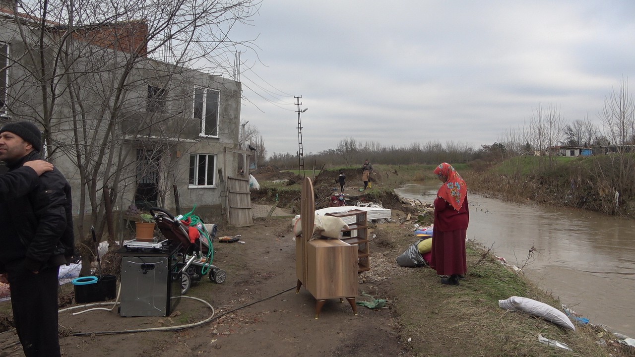 Sel sonrası yıkım kararı verilen 3 evde tahliye