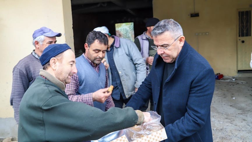 Başkan Güler’den Gönüllü vatandaşlara baklava ikramı #aydin