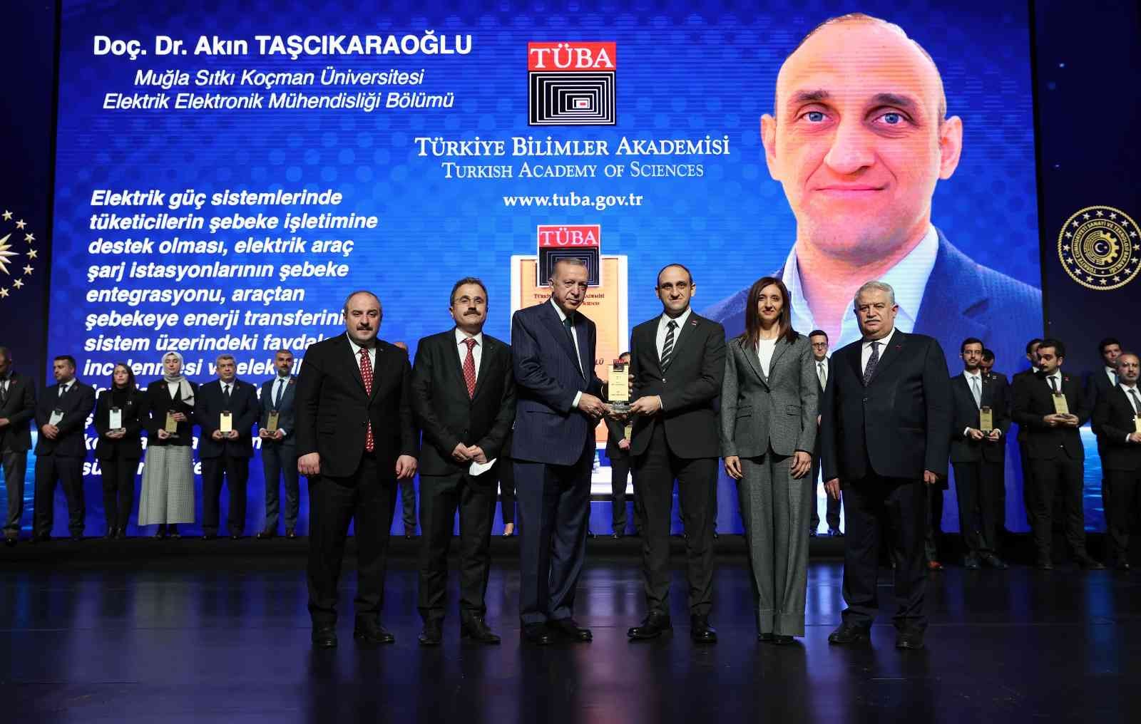 MSKÜ’lü Akademisyen ‘TÜBA Bilim Ödülü’nü Cumhurbaşkanı Erdoğan’dan aldı #mugla