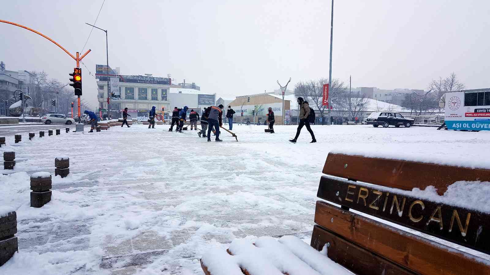 Erzincan yeni yılın ilk gününe karla uyandı #erzincan