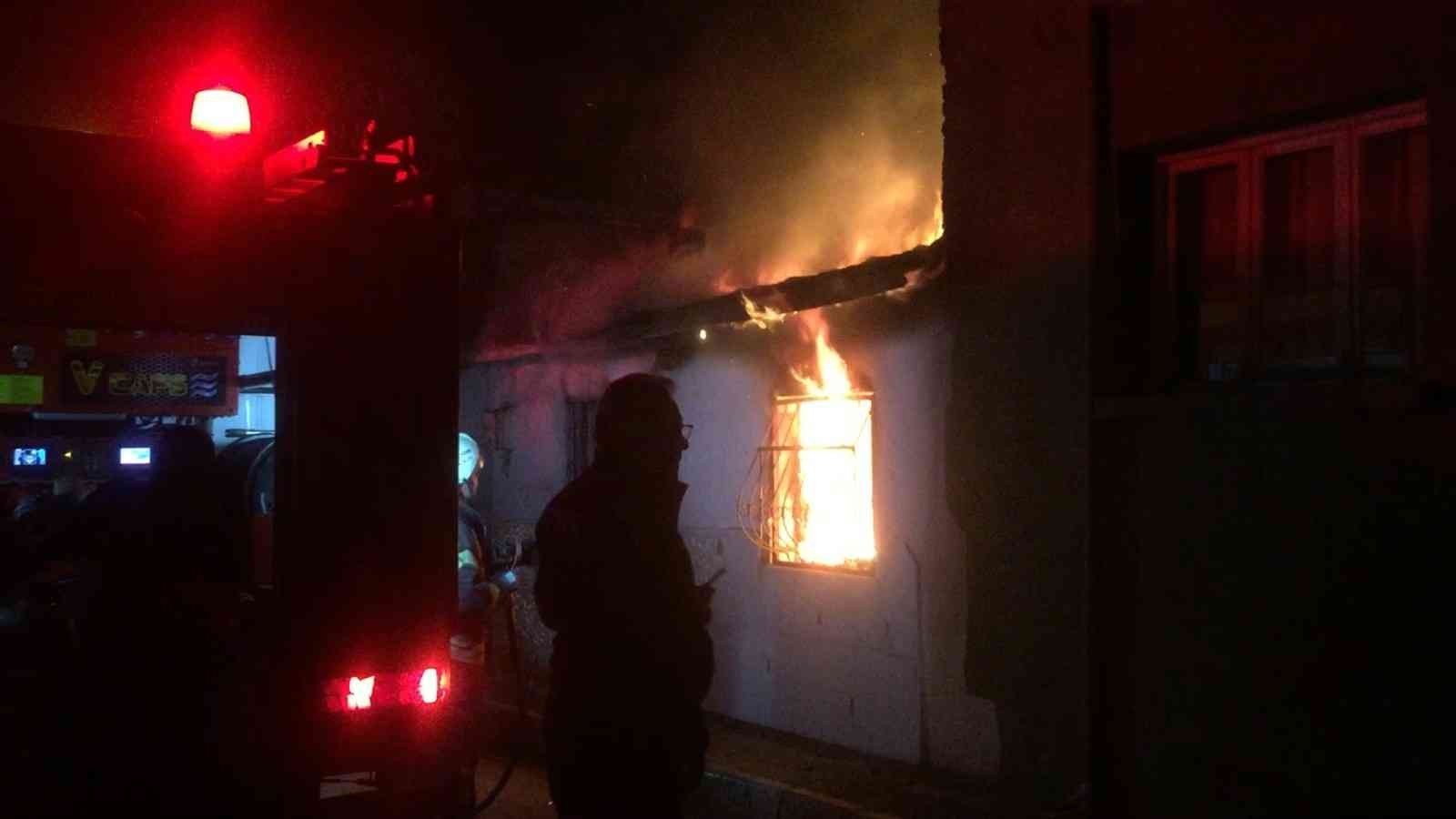 Manisa’da korkutan ev yangını #manisa