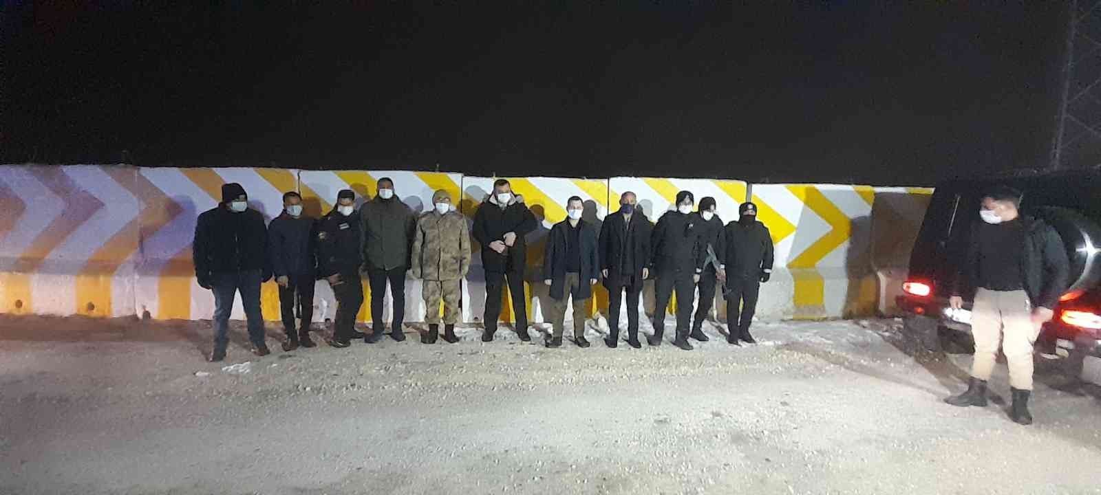 Kaymakam Demirer ve Başkan Altın, yılbaşını polis ve jandarmayla geçirdi #mus