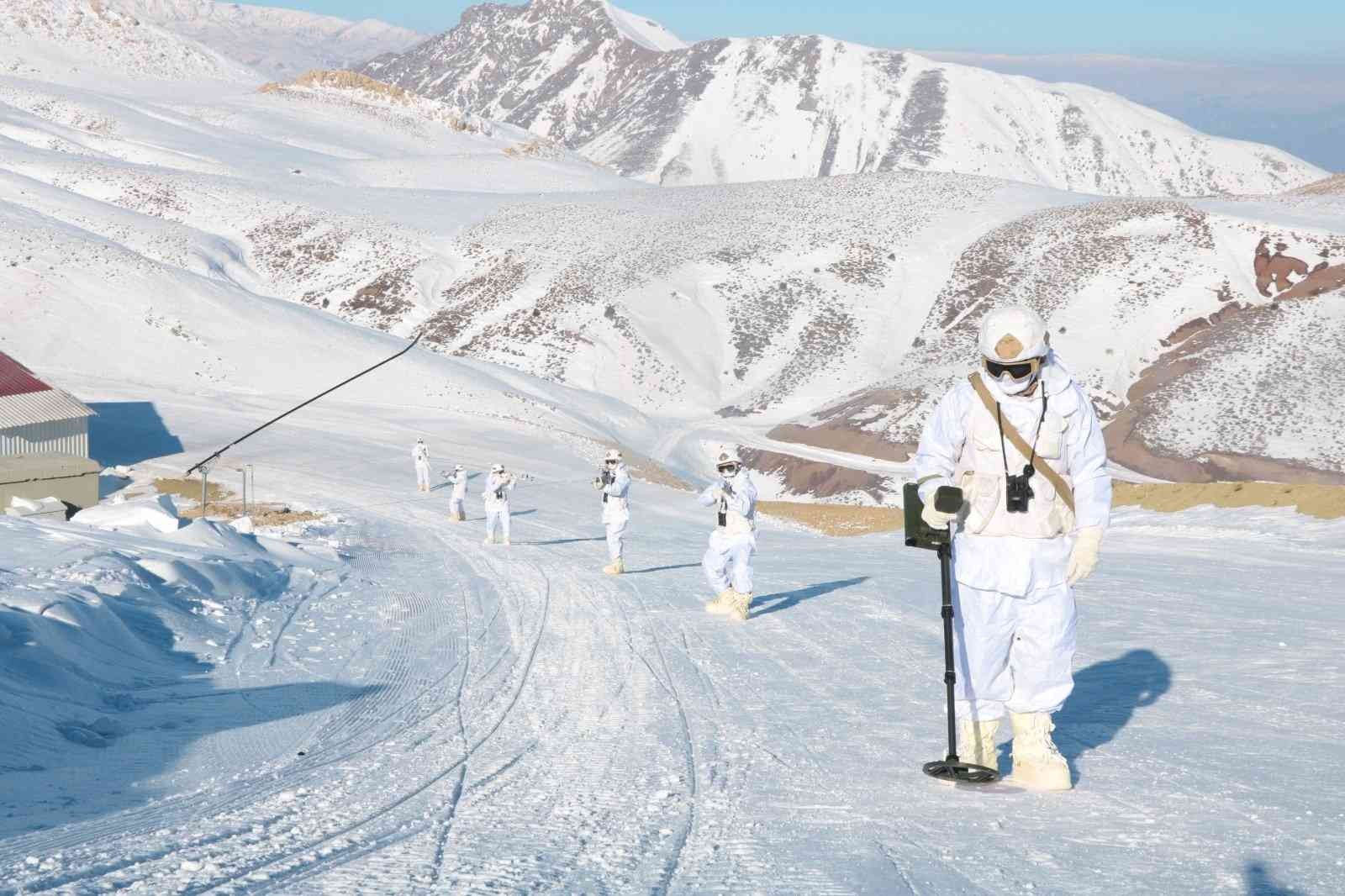 Kayak tutkunlarının güvenliği Mehmetçik’e emanet #erzincan