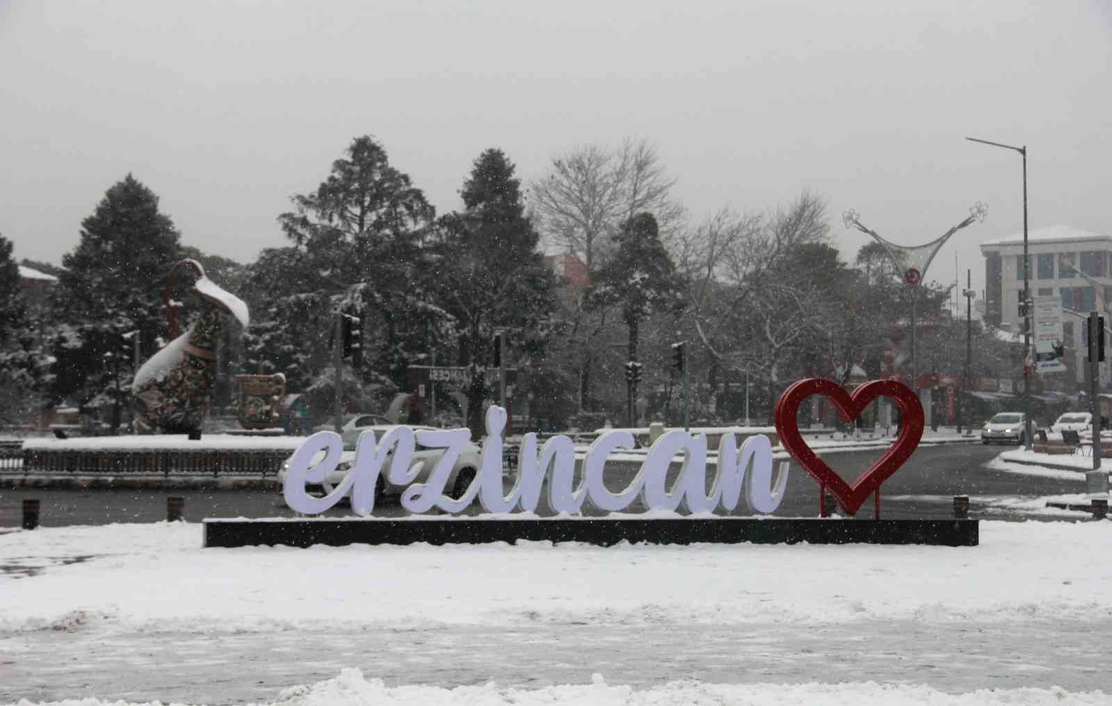Erzincan’da kar yağışı etkili oluyor #erzincan